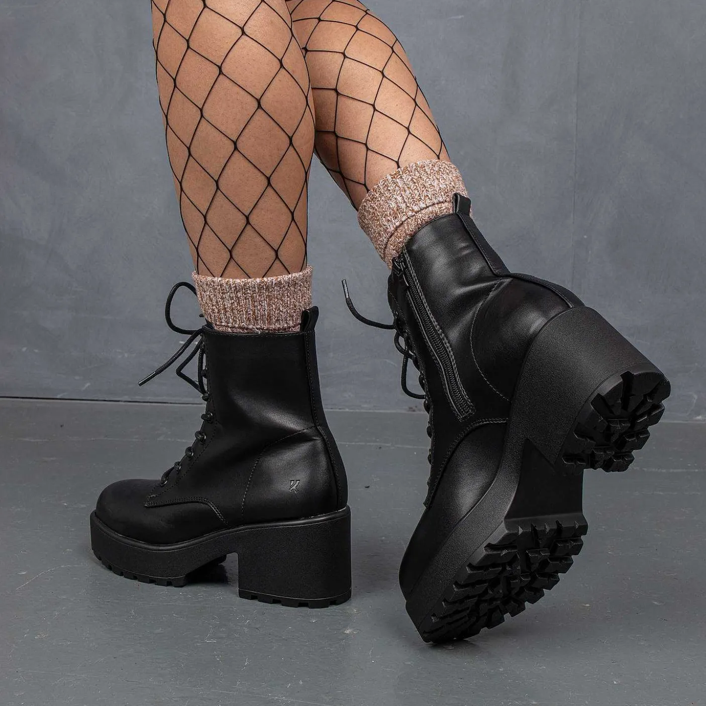 Damskie KOI footwear Buty Do Kostki^Czarne Skorzane Buty Wojskowe Na Grubej Platformie W Rozmiarze 10