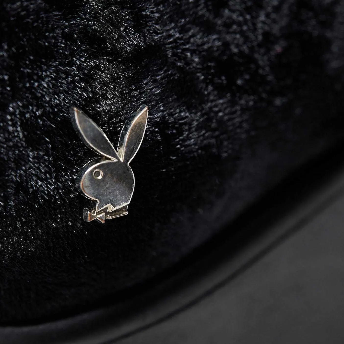 Damskie KOI footwear Mary Janes Na Obcasie^Tira Playboy Mary Janes „Dark Vigilante Edition" | Playboya X Koi